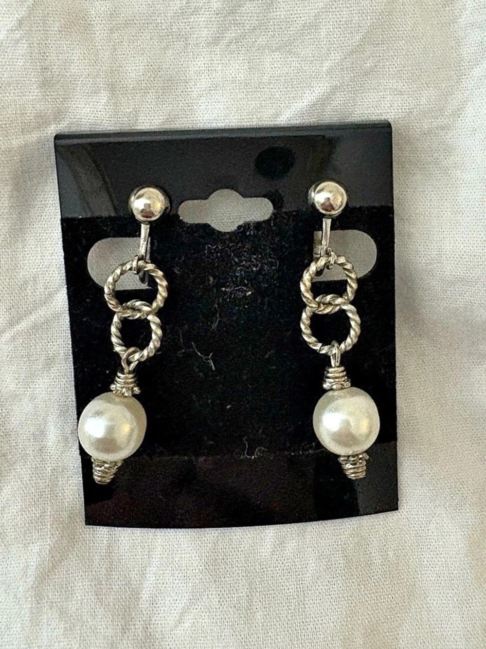 Pearl Drop Earrings in Silver & White Like New